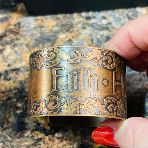 šCopper Embossed & Antiqued āFaith Hope Loveā Wrist Cuff! - Picture 10 of 10